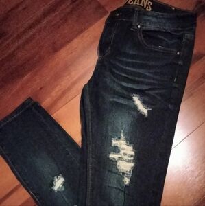 VIP DISTRESSED WOMEN'S BLUE JEANS SIZE 7 / 8 nwot